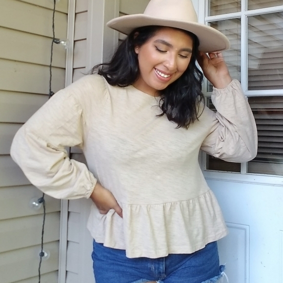 DE LA CREME CREAM RUFFLE MARLED TOP PUFF - Picture 7 of 12